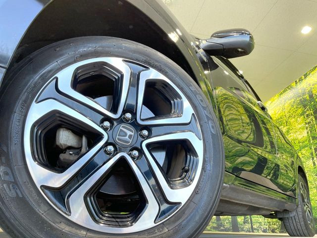 【純正17インチアルミホイール】外観にマッチした純正アルミホイールを装着しております。各種社外アルミホイールや、スタッドレスタイヤも取扱いしております。是非ご相談ください♪