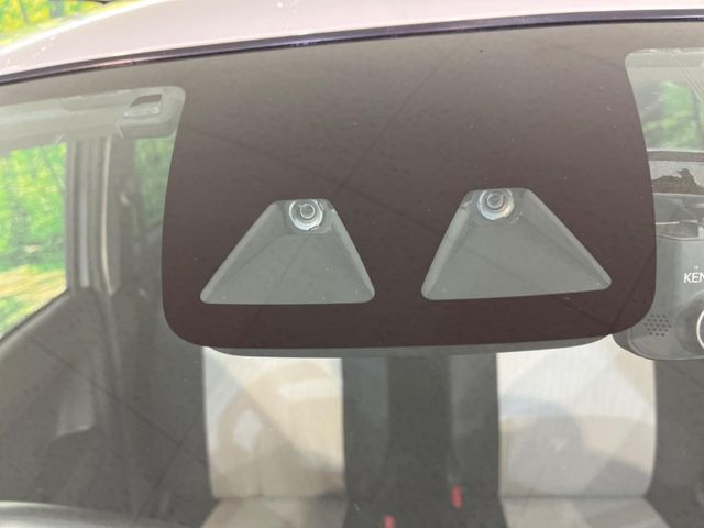 �y�X�}�[�g�A�V�X�g�z���s���ɑO���̎ԗ�����F�����A�Փ˂������Ȏ��͌x��ƃu���[�L�ŏՓˉ���Ɣ�Q�y�����A�V�X�g�B�����S�Ƀh���C�u�����y���݂��������܂��B