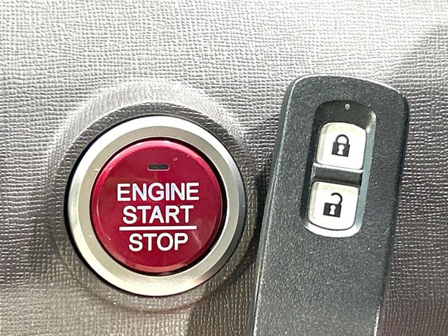 �yHonda�X�}�[�g�L�[�z�J�o����|�P�b�g�ɓ��ꂽ�܂܂ł��h�A�̎{���E�������\�ȃX�}�[�g�L�[�𑕔��B�G���W���̃I���E�I�t�����J�M�����o���K�v����������Ƃ��Ă��֗��ł���