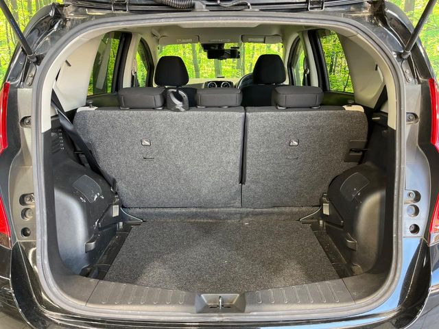 ���i�̂���������ʋ΁A���}���ɏ\���ȉ׎��X�y�[�X���m�ۂ��Ă���܂��B�Z�J���h�V�[�g��|���ƁA�傫�ȉו��̐ύڂ��\�ł���