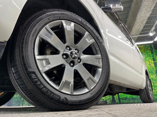 �y����18�C���`�A���~�z�C�[���z�O�ςɃ}�b�`���������A���~�z�C�[���𑕒����Ă���܂��B�e��ЊO�A���~�z�C�[����A�X�^�b�h���X�^�C�����戵�����Ă���܂��B���񂲑��k����������