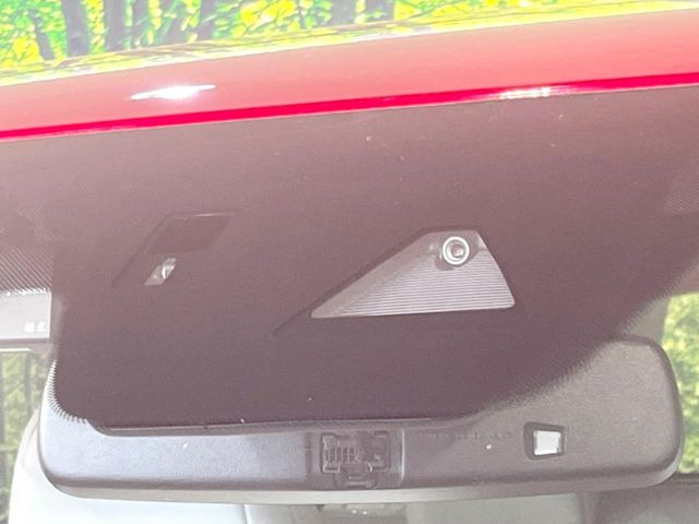 �yi-ACTIVESENSE�z���s���ɑO���̎ԗ�����F�����A�Փ˂������Ȏ��͌x��ƃu���[�L�ŏՓˉ���Ɣ�Q�y�����A�V�X�g�B�����S�Ƀh���C�u�����y���݂��������܂��B