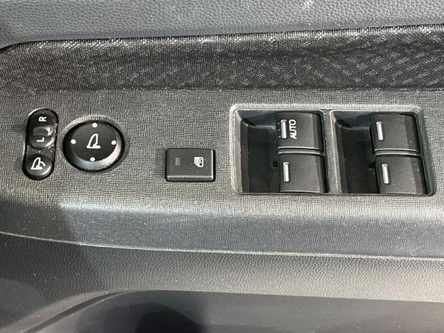 �y�d���i�[�~���[�z�T�C�h�~���[�͓d���i�[���ƂȂ��Ă���A�������ԏ�ł��L�Y�������X�N��}�����܂��B