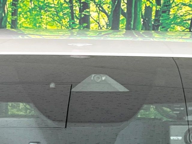 �yi-ACTIVESENSE�z���s���ɑO���̎ԗ�����F�����A�Փ˂������Ȏ��͌x��ƃu���[�L�ŏՓˉ���Ɣ�Q�y�����A�V�X�g�B�����S�Ƀh���C�u�����y���݂��������܂��B