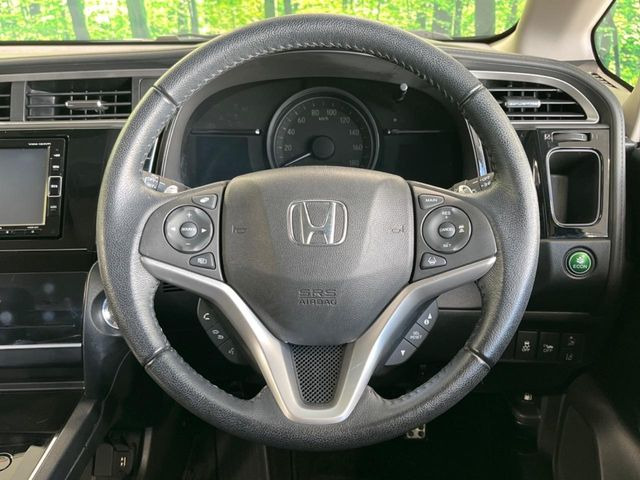 �y�����v�����X�e�A�����O�z�㎿�Ȋv���g�p���邱�ƂŁA��ɂ����������݂ƂĂ��^�]���₷���n���h���ł���