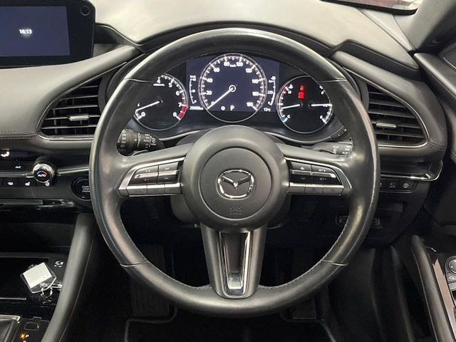 【ステアリングスイッチ】運転中、前方から目線をそらすことなく、オーディオ等の操作が可能な便利機能!安心&快適なドライブを演出してくれます♪