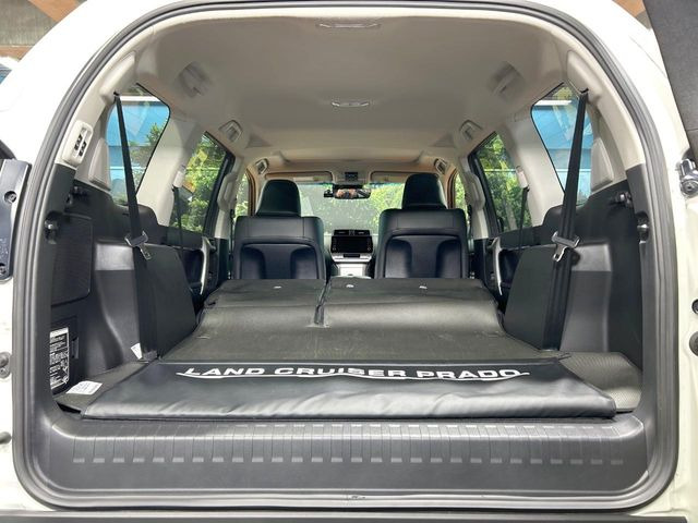 ���i�̂���������ʋ΁A���}���ɏ\���ȉ׎��X�y�[�X���m�ۂ��Ă���܂��B�Z�J���h�V�[�g��|���ƁA�傫�ȉו��̐ύڂ��\�ł���