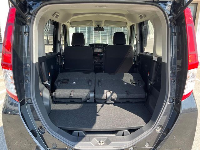 普段のお買い物や通勤、送迎等に十分な荷室スペースを確保しております。セカンドシートを倒すと、大きな荷物の積載も可能です♪