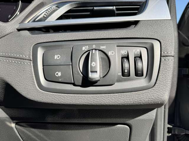 �_�C�������w�b�h���C�g�X�C�b�`�ɂȂ�܂��B