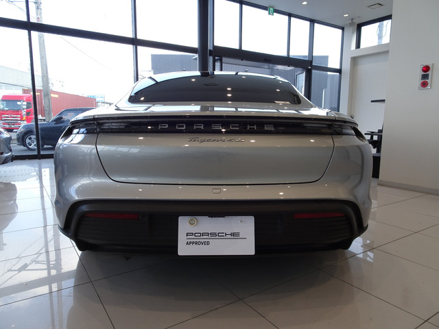 タイカン4S パフォーマンスバッテリー 4シート 4WD