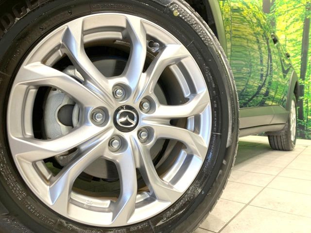 【純正16インチアルミホイール】外観にマッチした純正アルミホイールを装着しております。各種社外アルミホイールや、スタッドレスタイヤも取扱いしております。是非ご相談くださ