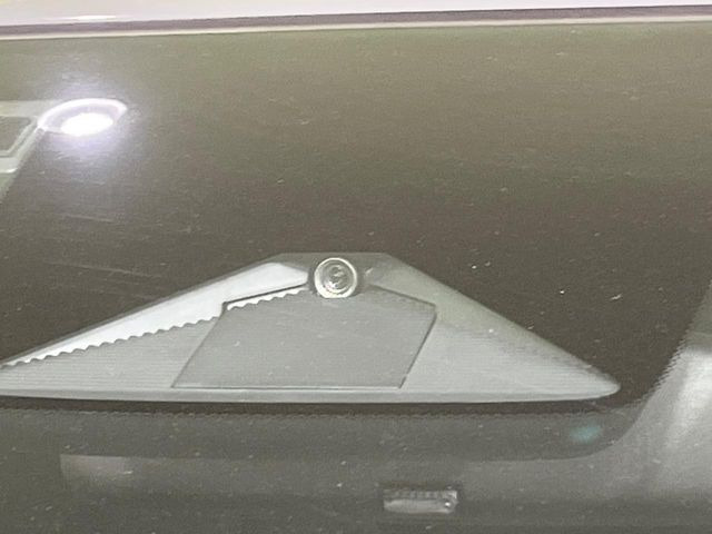 �y�z���_�Z���V���O�z���s���ɑO���̎ԗ�����F�����A�Փ˂������Ȏ��͌x��ƃu���[�L�ŏՓˉ���Ɣ�Q�y�����A�V�X�g�B�����S�Ƀh���C�u�����y���݂��������܂��B