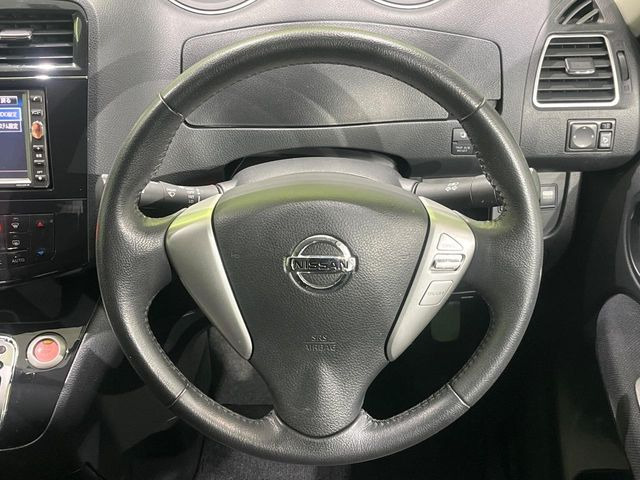 �y�����v�����X�e�A�����O�z�㎿�Ȋv���g�p���邱�ƂŁA��ɂ����������݂ƂĂ��^�]���₷���n���h���ł���