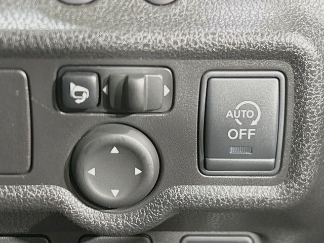 �y�d���i�[�~���[�z�T�C�h�~���[�͓d���i�[���ƂȂ��Ă���A�������ԏ�ł��L�Y�������X�N��}�����܂��B