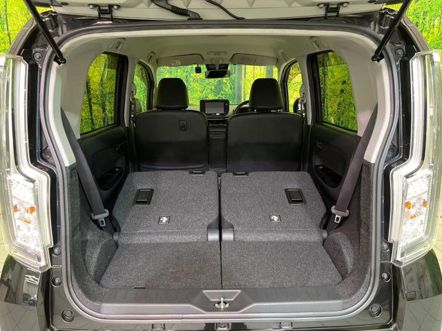 ���i�̂���������ʋ΁A���}���ɏ\���ȉ׎��X�y�[�X���m�ۂ��Ă���܂��B�Z�J���h�V�[�g��|���ƁA�傫�ȉו��̐ύڂ��\�ł���