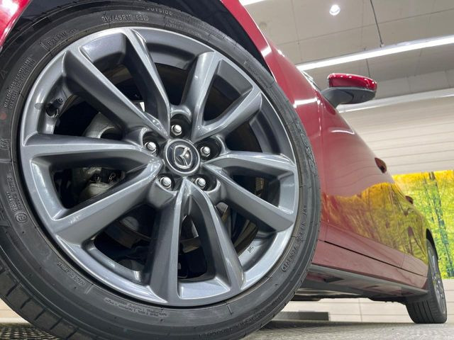 【純正アルミホイール】外観にマッチした純正アルミホイールを装着しております。各種社外アルミホイールや、スタッドレスタイヤも取扱いしております。是非ご相談ください♪