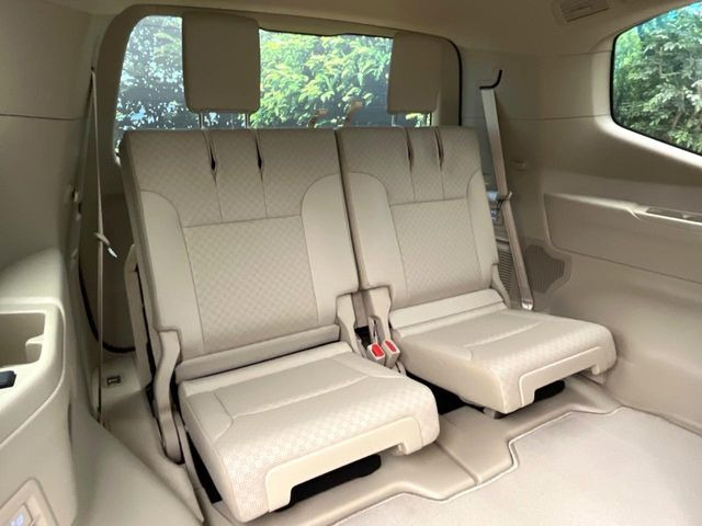 3列目シートはもちろん状態良好☆大人でもゆったりと座って頂けますので、大人数でのお出かけもラクラクです♪ご家族で、気の知れた仲間で、ドライブに行くのが楽しみですね♪