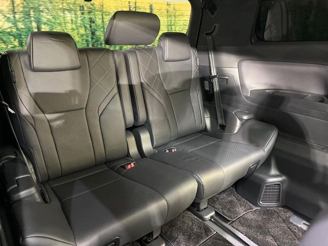 3列目シートはもちろん状態良好☆大人でもゆったりと座って頂けますので、大人数でのお出かけもラクラクです♪ご家族で、気の知れた仲間で、ドライブに行くのが楽しみですね♪