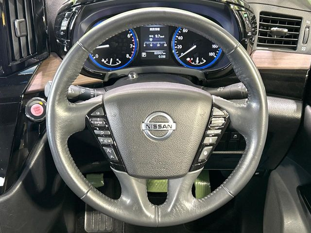 �y�����v�����X�e�A�����O�z�㎿�Ȋv���g�p���邱�ƂŁA��ɂ����������݂ƂĂ��^�]���₷���n���h���ł���