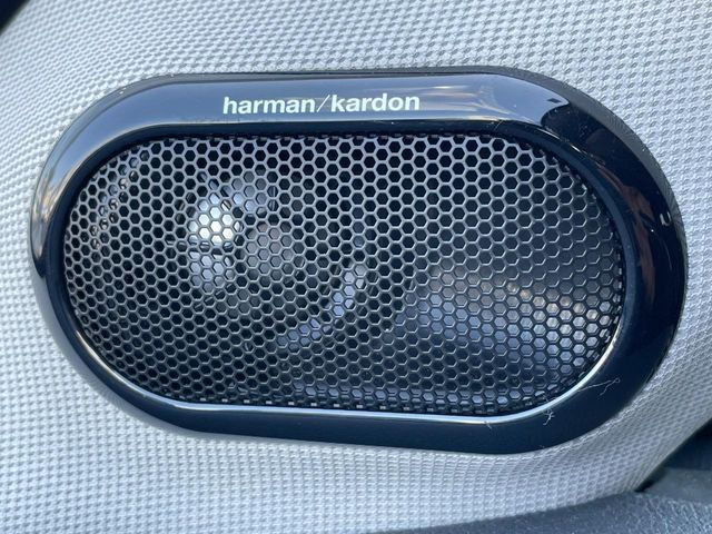 ��harman/kardon�T�E���h�V�X�e��:�I�[�f�B�I��僁�[�J�[����|����v���~�A���X�s�[�J�[�𑕔��B�����̃X�s�[�J�[����A���̗������܂ŕ����鍂�i���ȉ��y�����y���݂��������܂��B