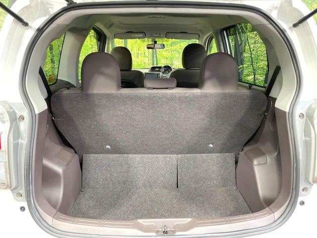 ���i�̂���������ʋ΁A���}���ɏ\���ȉ׎��X�y�[�X���m�ۂ��Ă���܂��B�Z�J���h�V�[�g��|���ƁA�傫�ȉו��̐ύڂ��\�ł���