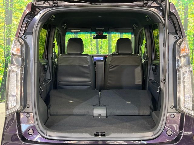 ���i�̂���������ʋ΁A���}���ɏ\���ȉ׎��X�y�[�X���m�ۂ��Ă���܂��B�Z�J���h�V�[�g��|���ƁA�傫�ȉו��̐ύڂ��\�ł���