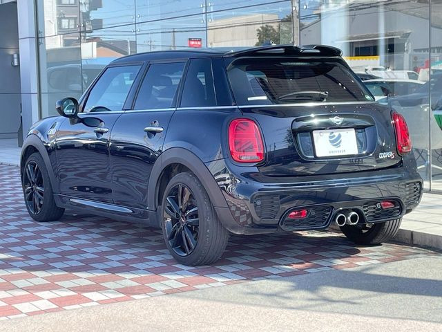 �������t�т̕ۏ؂̑��A���S�̍Œ�3�N�E���s�������ۏ�(�L��)�����p�ӁB�A���Ԃ����S���Ă��y���݂���������l�A�ۏؓ��e���[���͂������A�����_��&�I�C�������⃍�[�h�T�[�r�X���t�т��Ă���܂��B