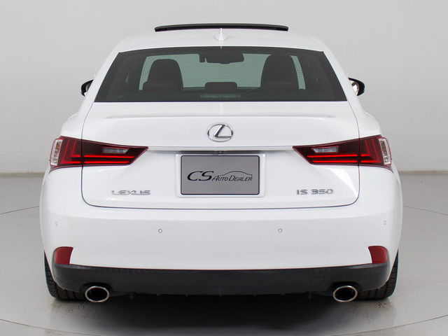 クリアランスソナーが付いています!フロント&リアにセンサーがあり、障害物に近づくと警告音が鳴りドライバーへお知らせ!すごく便利な人気装備です!!