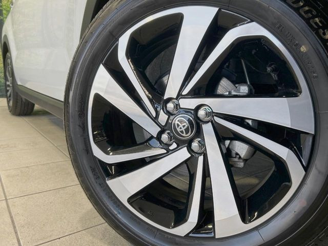 �y����17�C���`�A���~�z�C�[���z�O�ςɃ}�b�`���������A���~�z�C�[���𑕒����Ă���܂��B�e��ЊO�A���~�z�C�[����A�X�^�b�h���X�^�C�����戵�����Ă���܂��B���񂲑��k����������