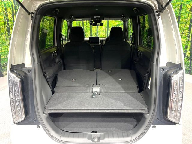 ���i�̂���������ʋ΁A���}���ɏ\���ȉ׎��X�y�[�X���m�ۂ��Ă���܂��B�Z�J���h�V�[�g��|���ƁA�傫�ȉו��̐ύڂ��\�ł���