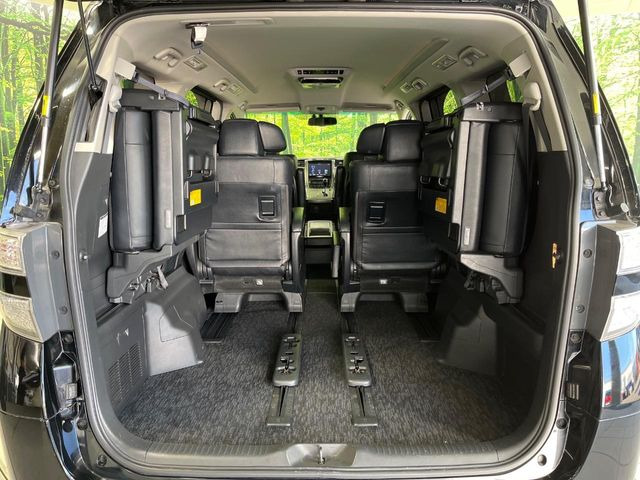 ���i�̂���������ʋ΁A���}���ɏ\���ȉ׎��X�y�[�X���m�ۂ��Ă���܂��B�Z�J���h�V�[�g��|���ƁA�傫�ȉו��̐ύڂ��\�ł���