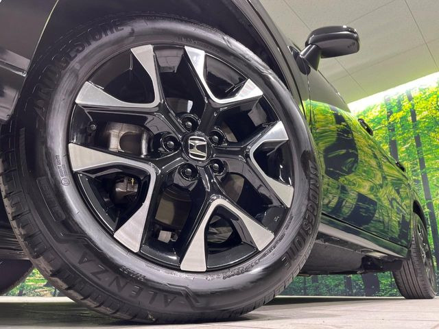 �y����18�C���`�A���~�z�C�[���z�O�ςɃ}�b�`���������A���~�z�C�[���𑕒����Ă���܂��B�e��ЊO�A���~�z�C�[����A�X�^�b�h���X�^�C�����戵�����Ă���܂��B���񂲑��k����������