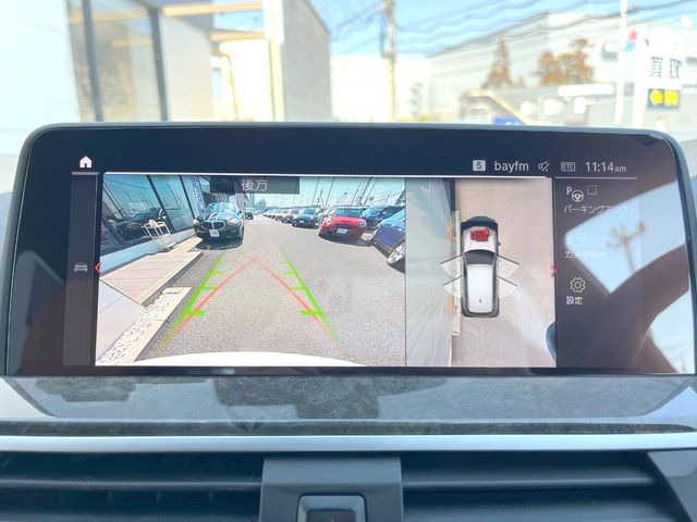 ���p�m���~�b�N�r���[���j�^�[:��p�̃J�����ɂ��A�ォ�猩���낵���悤�Ȏ��_��360�x�N���}�̎��͂��m�F���邱�Ƃ��ł��܂������p�������m�F���₷���A�����ꏊ�ł̐؂�Ԃ��⒓�Ԃ��X���[�Y�ɍs���܂��B