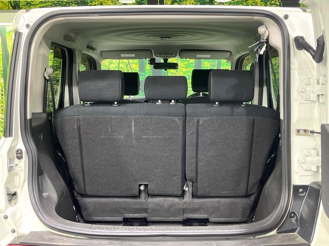 ���i�̂���������ʋ΁A���}���ɏ\���ȉ׎��X�y�[�X���m�ۂ��Ă���܂��B�Z�J���h�V�[�g��|���ƁA�傫�ȉו��̐ύڂ��\�ł���