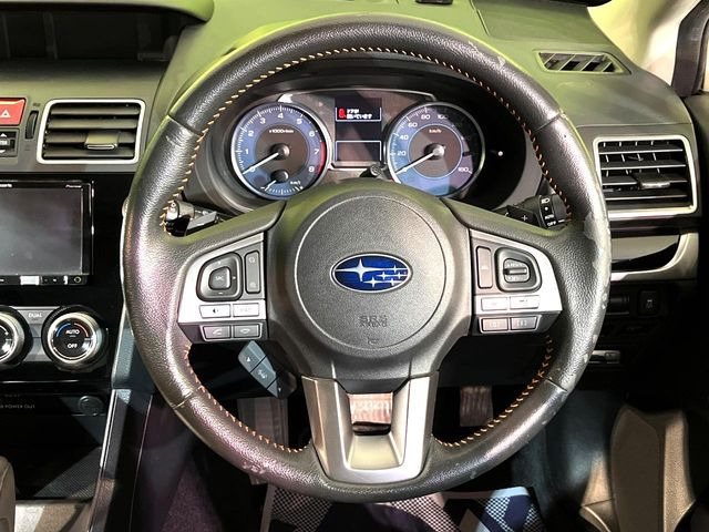 �y�����v�����X�e�A�����O�z�㎿�Ȋv���g�p���邱�ƂŁA��ɂ����������݂ƂĂ��^�]���₷���n���h���ł���