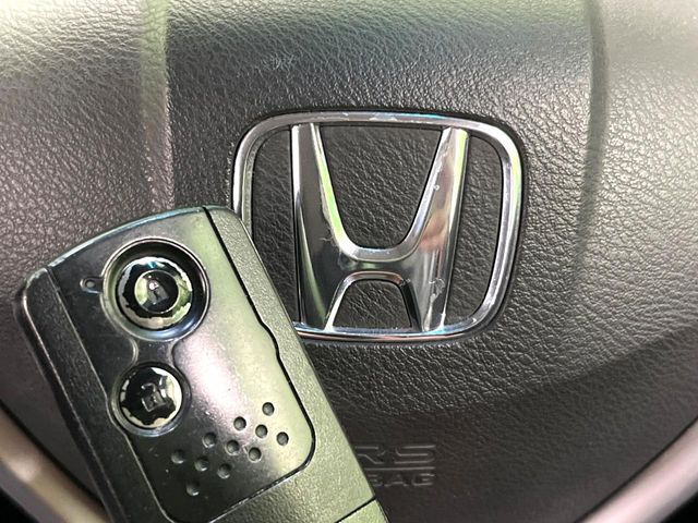 �yHonda�X�}�[�g�L�[�z�J�o����|�P�b�g�ɓ��ꂽ�܂܂ł��h�A�̎{���E�������\�ȃX�}�[�g�L�[�𑕔��B�G���W���̃I���E�I�t�����J�M�����o���K�v����������Ƃ��Ă��֗��ł���