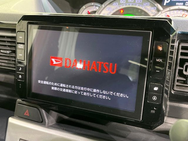 �y����8�^�i�r�z�l�C�̏����i�r�𑕔��B�I�[�f�B�I�@�\���[�����Ă���ABluetooth�ڑ�����΂������̃X�}�z��MP3�v���C���[�̉��y���Đ��\!�����̉^�]������Ɋy�����Ȃ�܂�!!