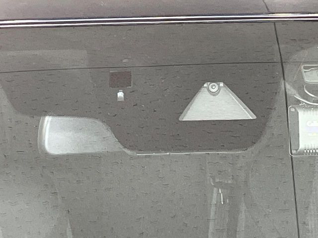 �y�X�}�[�g�u���[�L�T�|�[�g�z���s���ɑO���̎ԗ�����F�����A�Փ˂������Ȏ��͌x��ƃu���[�L�ŏՓˉ���Ɣ�Q�y�����A�V�X�g�B�����S�Ƀh���C�u�����y���݂��������܂��B