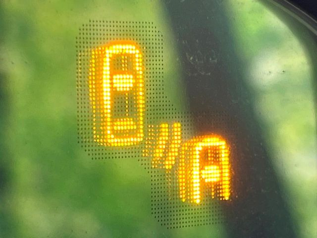 �y�u���C���h�X�|�b�g���j�^�����O�z���s���A�h�A�~���[�̎��p�ɂȂ�₷���ӏ��Ɍ㑱�Ԃ��ڋ߂���ƃT�C�h�~���[�t�߂Ɍx����\���A�h���C�o�[�ɒ��ӊ��N�����Ă���܂��B