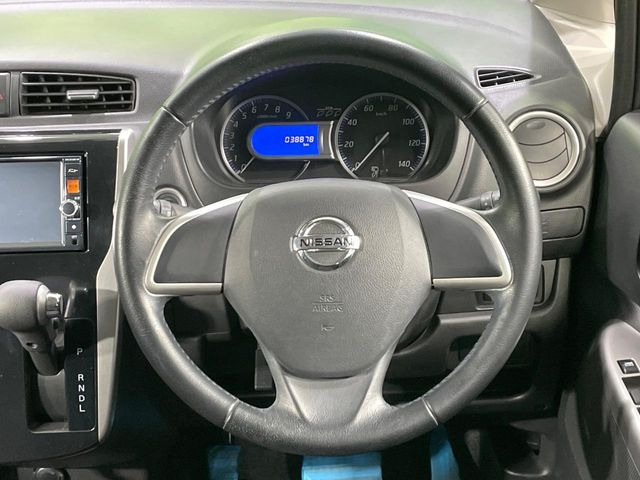 �y�����v�����X�e�A�����O�z�㎿�Ȋv���g�p���邱�ƂŁA��ɂ����������݂ƂĂ��^�]���₷���n���h���ł���