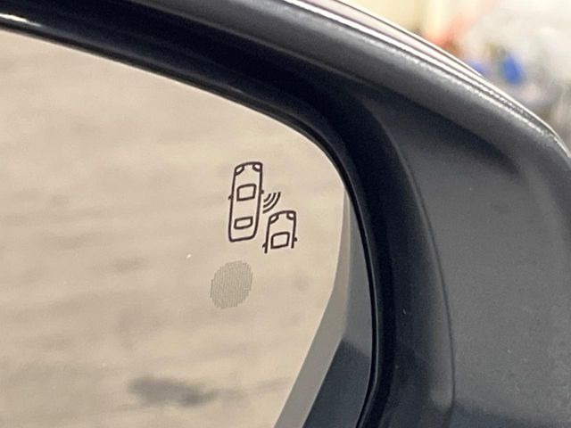 ���u���C���h�A�V�X�g�Z���T�[:���p����̎Ԃ����m���A�h���C�o�[���Ԑ��ύX���s���ۂɁA�x�����Ƌ��ɒ��ӂ𑣂��Ă������S�x���@�\�ł�!