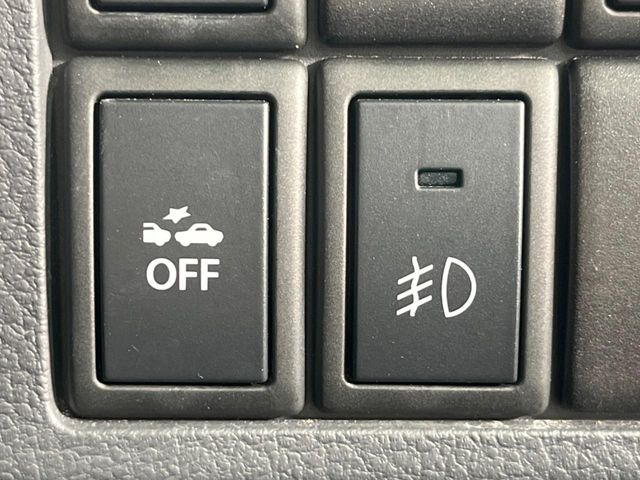 �y�Փˌy���V�X�e���z���s���ɑO���̎ԗ�����F�����A�Փ˂������Ȏ��͌x��ƃu���[�L�ŏՓˉ���Ɣ�Q�y�����A�V�X�g�B�����S�Ƀh���C�u�����y���݂��������܂��B