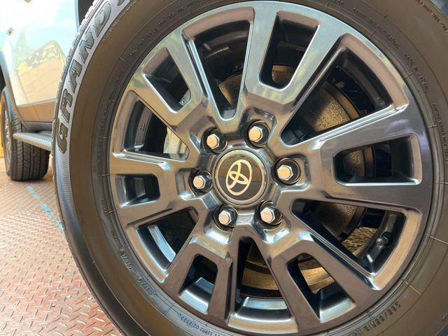 �y����18�C���`�A���~�z�C�[���z�O�ςɃ}�b�`���������A���~�z�C�[���𑕒����Ă���܂��B�e��ЊO�A���~�z�C�[����A�X�^�b�h���X�^�C�����戵�����Ă���܂��B���񂲑��k����������