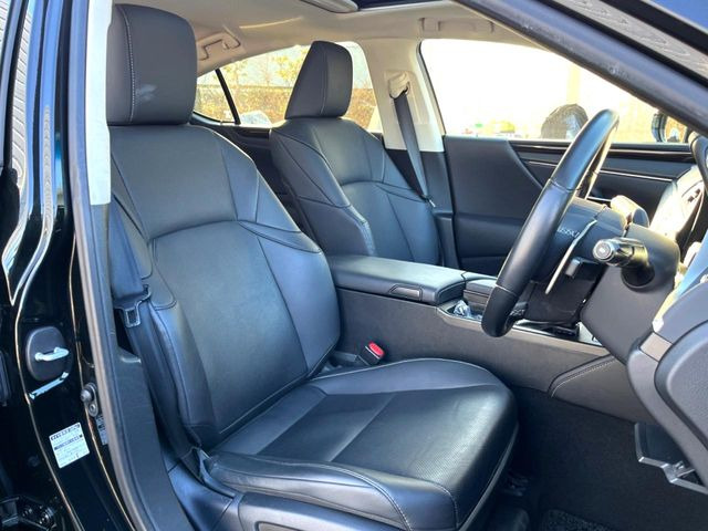 �y���烌�U�[�V�[�g�z����̂ӂ���肪�e�ՂŃ����e�i���X�����ȒP�ȁA�@�\���ɗD��鍇����v���̗p�����㎿�ȃV�[�g�ł��B����S�n���悭�A���������ӂ��S�n�ǂ��ԓ���Ԃ����o���Ă���܂��B