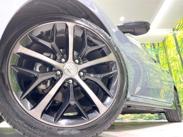 �y����18�C���`�A���~�z�C�[���z�O�ςɃ}�b�`���������A���~�z�C�[���𑕒����Ă���܂��B�e��ЊO�A���~�z�C�[����A�X�^�b�h���X�^�C�����戵�����Ă���܂��B���񂲑��k����������