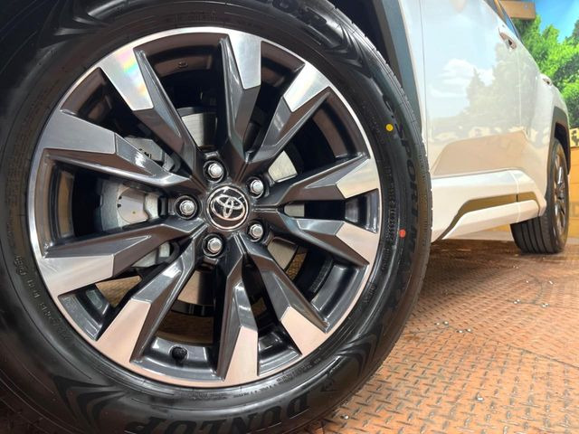 �y�����A���~�z�C�[���z�O�ςɃ}�b�`���������A���~�z�C�[���𑕒����Ă���܂��B�e��ЊO�A���~�z�C�[����A�X�^�b�h���X�^�C�����戵�����Ă���܂��B���񂲑��k����������