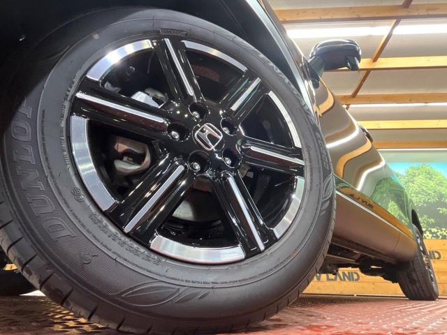 �y����16�C���`�A���~�z�C�[���z�O�ςɃ}�b�`���������A���~�z�C�[���𑕒����Ă���܂��B�e��ЊO�A���~�z�C�[����A�X�^�b�h���X�^�C�����戵�����Ă���܂��B���񂲑��k����������