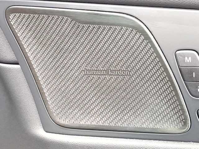 ��harman/kardon�T�E���h�V�X�e��:�I�[�f�B�I��僁�[�J�[����|����v���~�A���X�s�[�J�[�𑕔��B�����̃X�s�[�J�[����A���̗������܂ŕ����鍂�i���ȉ��y�����y���݂��������܂��B