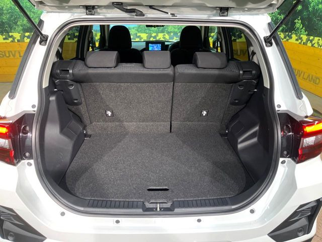 ���i�̂���������ʋ΁A���}���ɏ\���ȉ׎��X�y�[�X���m�ۂ��Ă���܂��B�Z�J���h�V�[�g��|���ƁA�傫�ȉו��̐ύڂ��\�ł���