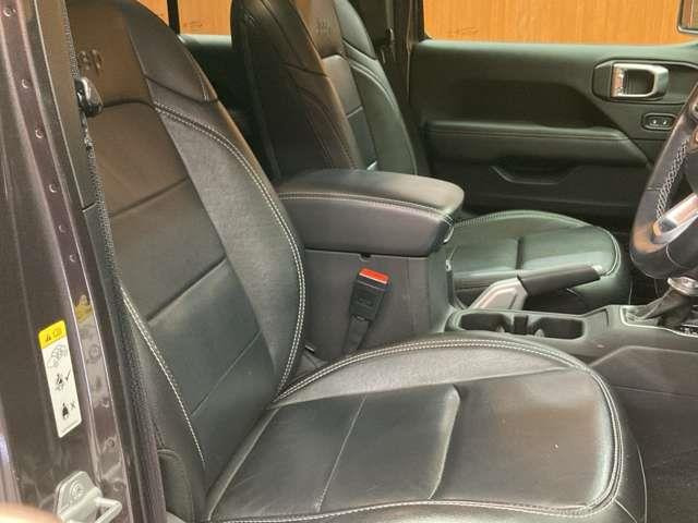 ラングラーアンリミテッド サハラ 4WD